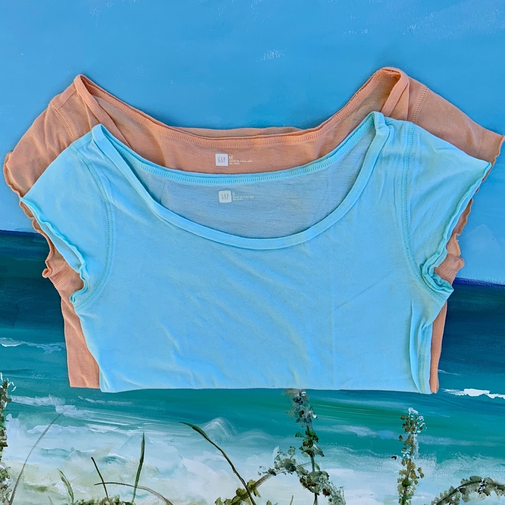 GAP Lightweight Bundle of Two Tees Sizes S & M - Picture 3 of 6